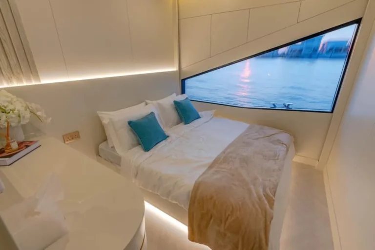 Celestia birthday yacht with jacuzzi in Abu Dhabi (8)