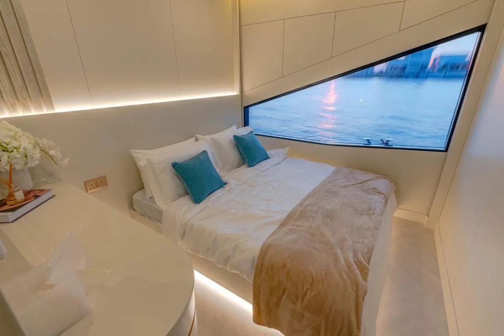 Celestia birthday yacht with jacuzzi in Abu Dhabi (8)