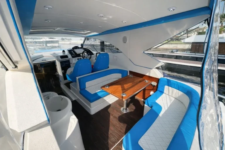 Cupcake birthday yacht in Abu Dhabi (2)