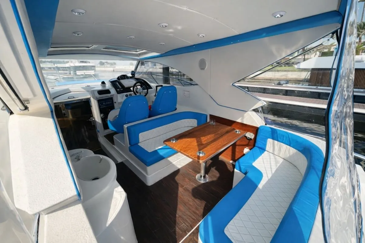 Cupcake birthday yacht in Abu Dhabi (2)