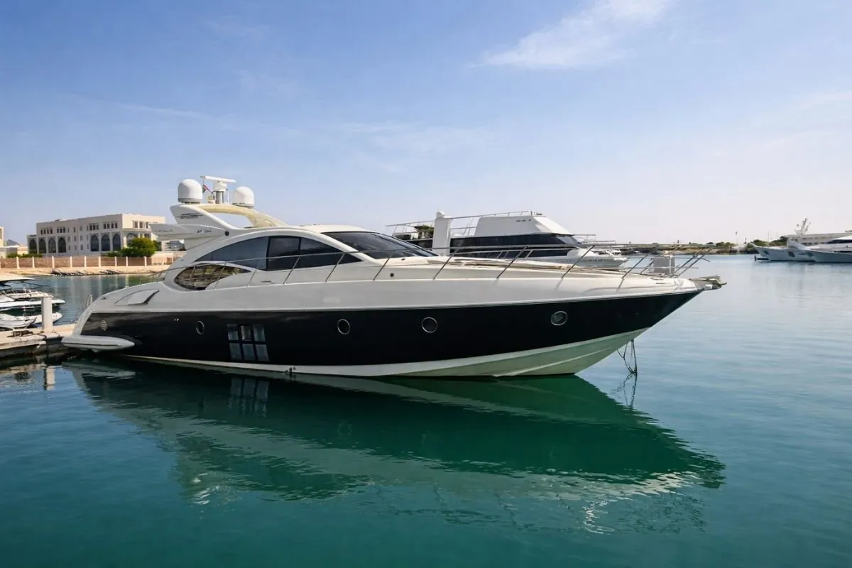Diamond Hour 68 superyacht in Abu Dhabi (3)