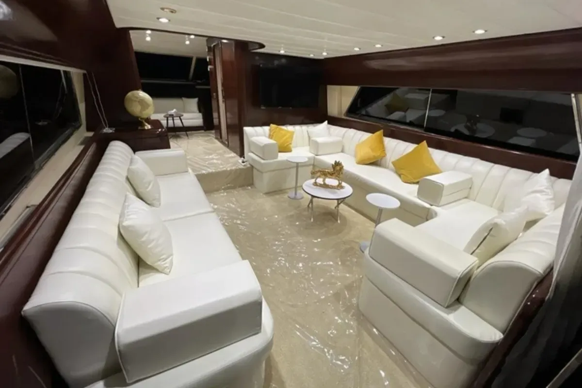 Golden Garland birthday yacht in Abu Dhabi (3)