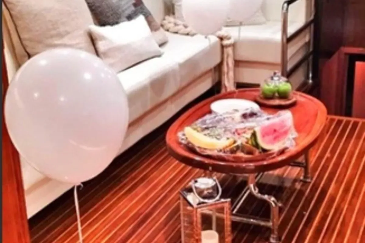 Golden Garland birthday yacht in Abu Dhabi (4)