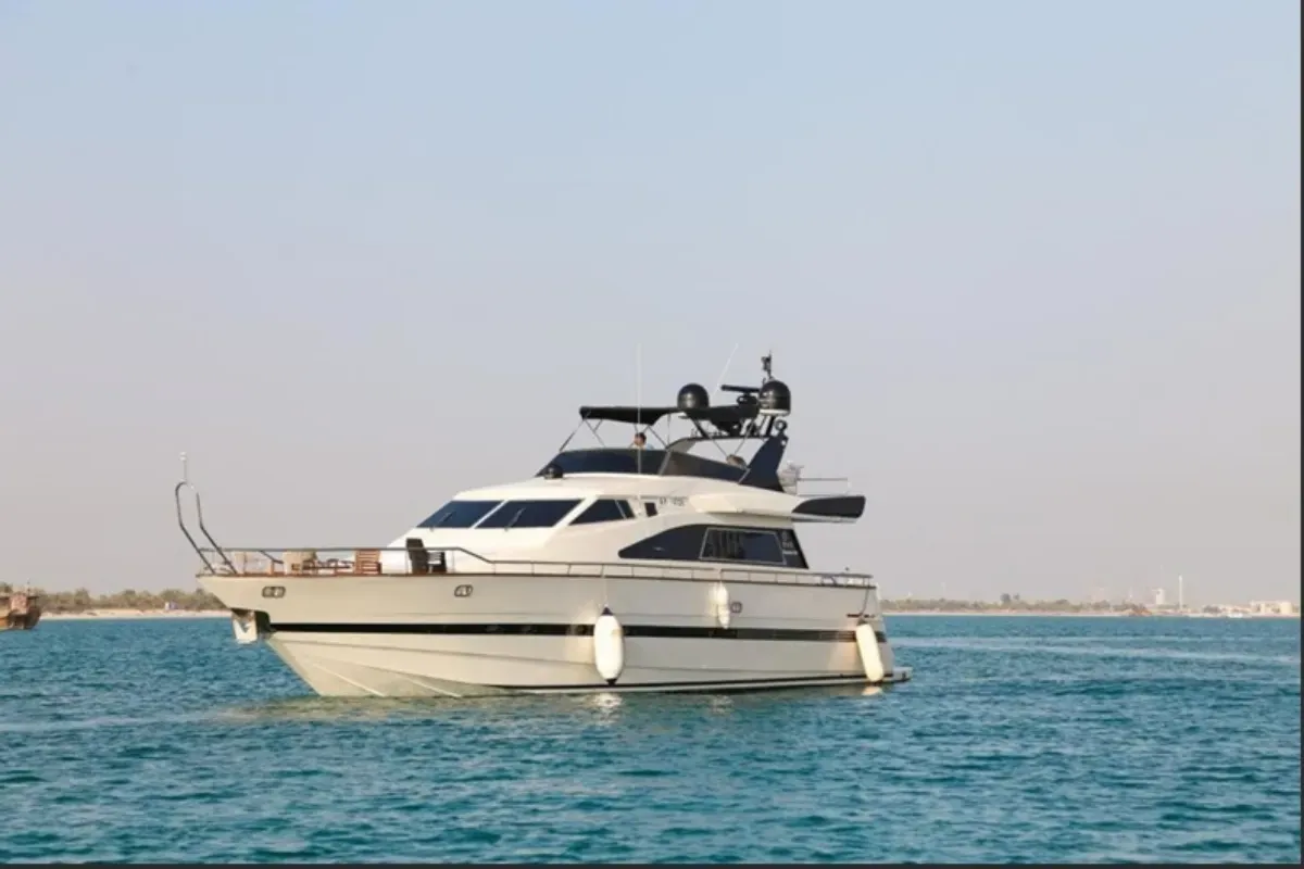 Golden Garland birthday yacht in Abu Dhabi (5)