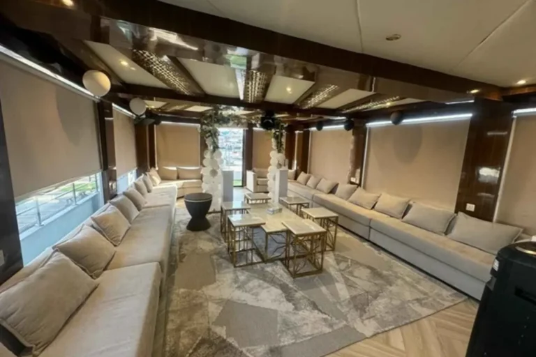 Milestone House 66 birthday houseboat in Abu Dhabi (4)