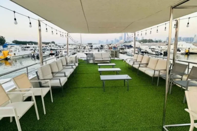 Milestone House 82 birthday houseboat in Abu Dhabi (2)