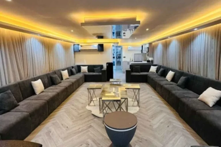 Milestone House 82 birthday houseboat in Abu Dhabi (3)