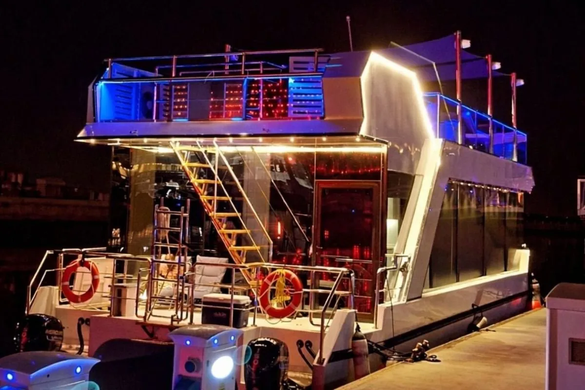 Serenade birthday yacht in Abu Dhabi (5)