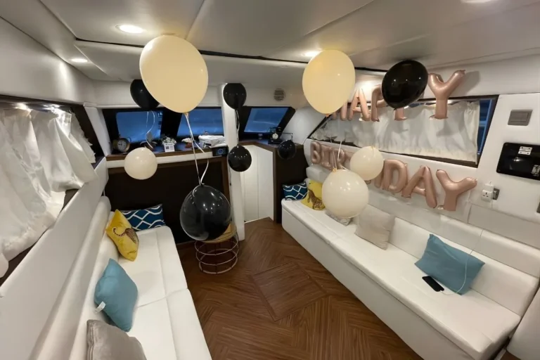 Silver Lantern birthday yacht in Abu Dhabi (3)