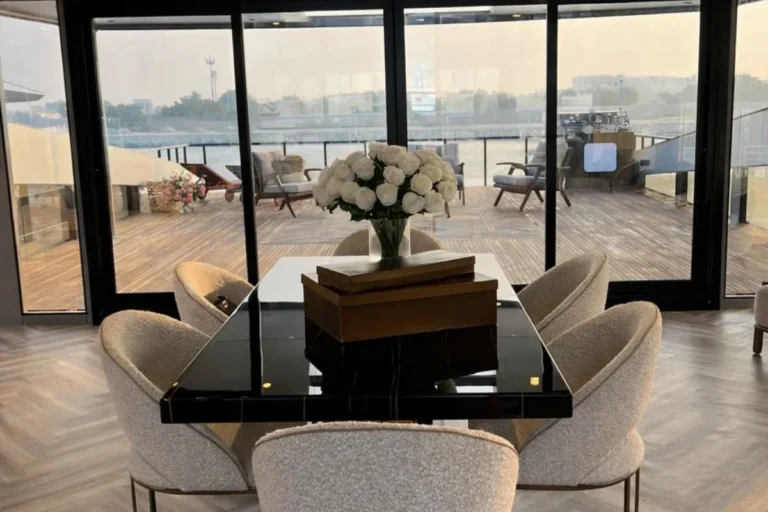 Tiara House birthday houseboat in Abu Dhabi (3)